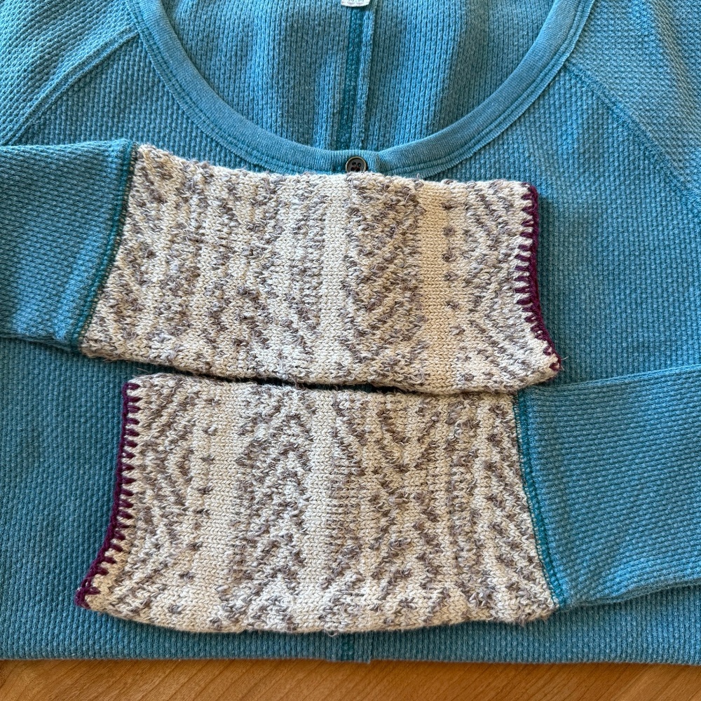 Free People Alpine Cuff Thermal in Teal (Size M) - Picture 5 of 8